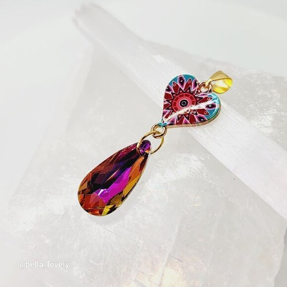 Psychedelic Heart Faceted Sunset Crystal Teardrop Pendant Gold Toned 2.1" - Picture 4 of 4